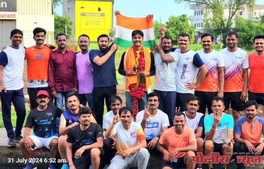 अहमदपूर रनर्स ग्रुपचे सदस्य वेदांत राठोड यांनी सलग 30 दिवसात 11 किमी धावण्याचा केला विक्रम