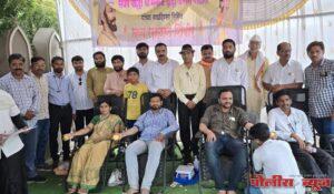 अहमदपुरात संघर्ष योद्धा मनोज दादा जरांगे पाटील यांचा वाढदिवस उत्साहात साजरा पती - पत्नीचे पाचव्यांदा रक्तदान