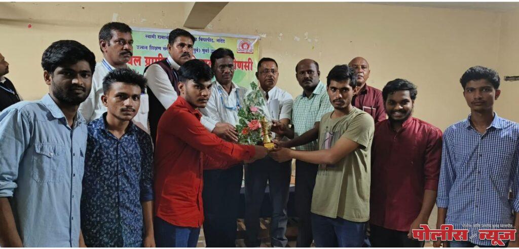 उदयगिरीच्या बुद्धिबळ संघास उपविजेतेपद