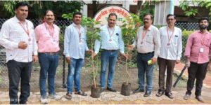 महात्मा फुले महाविद्यालयास वाढदिवसानिमित्त उपप्राचार्य डॉ. चौधरी कडून वृक्षरोपे भेट