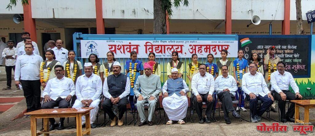 यशवंत विद्यालयात स्वातंत्र्य दिनाचा ध्वजारोहण सोहळा उत्साहात साजरा