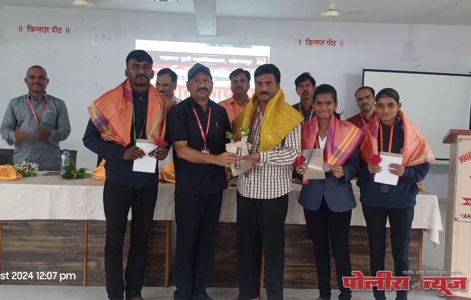 आंतर महाविद्यालयीन तलवारबाजी स्पर्धेत महात्मा फुले महाविद्यालयाचे दुहेरी यश