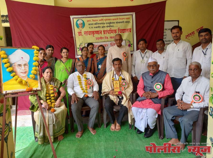 शशीकुमार पाटील यांना पुंडलिकराव नादरगे स्मृती उत्कृष्ट शिक्षक पुरस्कार