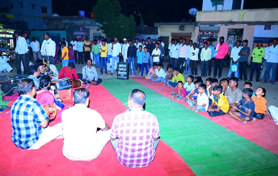 ऐका मतदार भावांनो…बंधु भगिणीनो…प्रिय जणांनो..या पोवाडा गीतातून जनजागृती