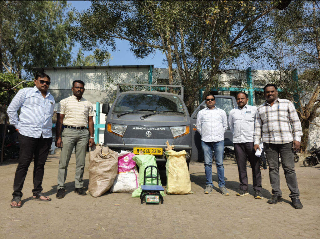 एलसीबीचा पुष्पा स्टाईलने चंदन तस्करी करणाऱ्यांना दणका ! 68 किलो चंदन, वाहनासह 11 लाख 22 हजाराचा मुद्देमाल जप्त.