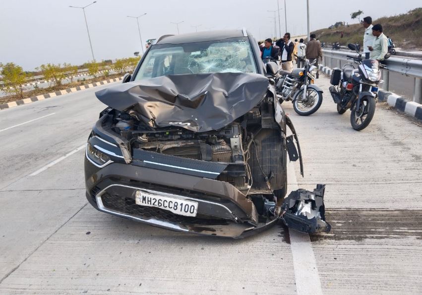 मोटार सायकल व चारचाकी कारची समोरा समोर जोराची धडक ; दुचाकी स्वाराचा जागीच मृत्यु