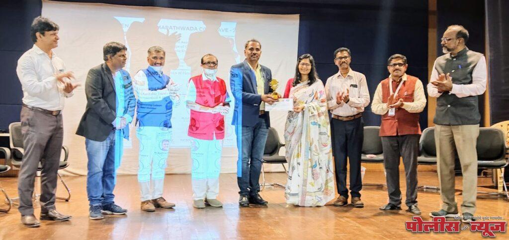 पर्यावरणामधील उत्कृष्ट व सातत्यपूर्ण कार्याबद्दल प्रा अनिल चवळे यांचा नवी मुंबई येथे सन्मान