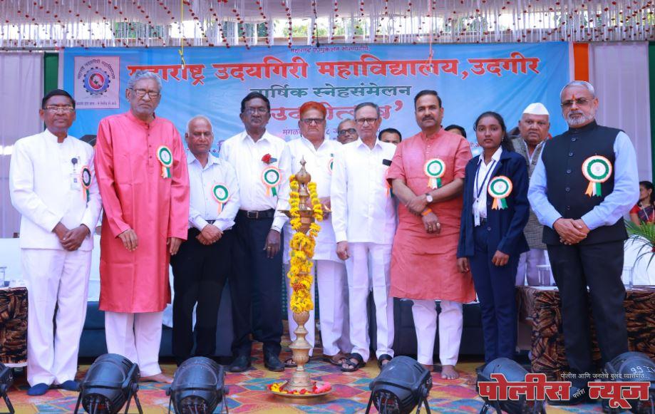 साहित्यातील विनोद समाजासाठी दिशा दर्शक - मिर्झा रफी अहमद बेग