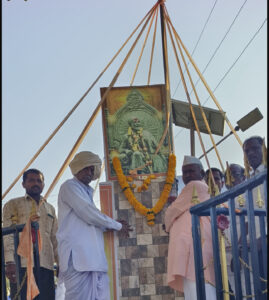 हालकी गावात प्रजासत्ताक दिनानिमित्त छत्रपती शिवाजी महाराजांच्या पुतळ्याची पूजा