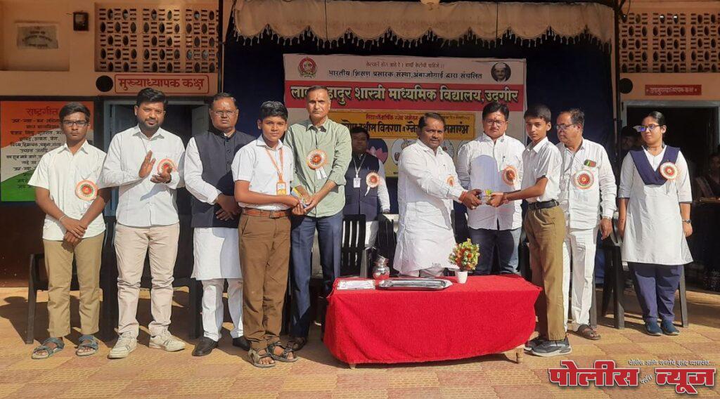 स्नेहसंमेलनातून विद्यार्थ्यांच्या व्यक्तिमत्त्वाची जडणघडण होते - अमोल निडवदे