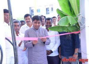 बसवराज पाटील यांच्या हस्ते बसवराज पेट्रोलियमचे उद्घाटन.