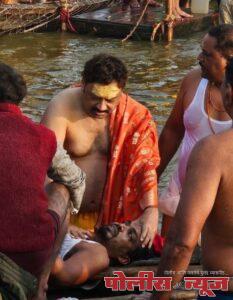 अहमदपूर येथील डॉ. मजगे यांनी देवदुत बनुन वाचवले कुंभमेळ्यातील भाविकांचे प्राण…