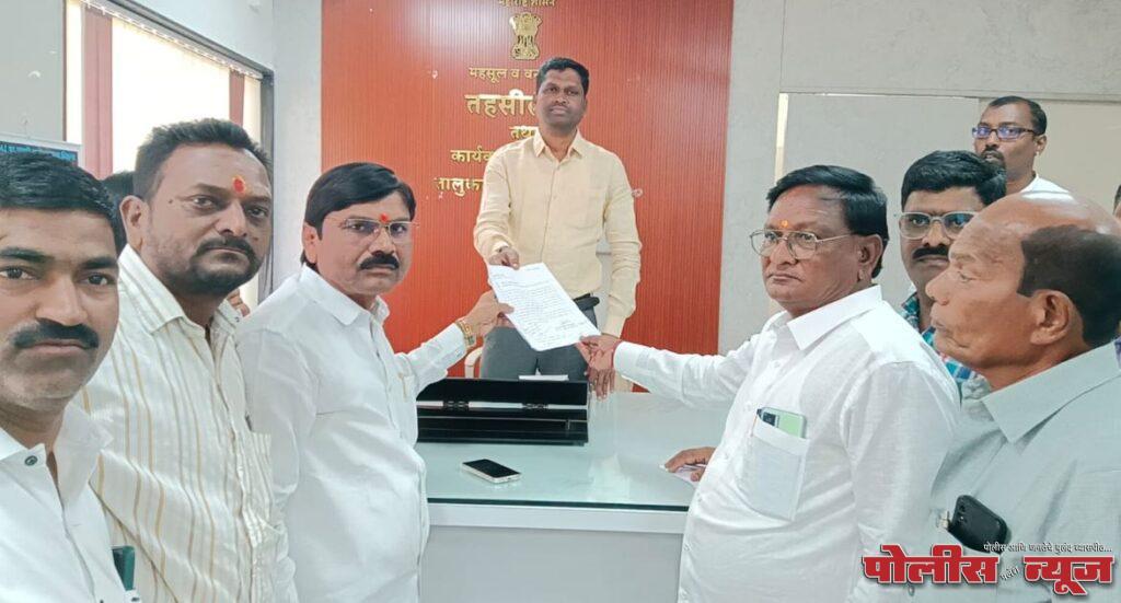 महादेव मंदिर ते नेहरू नगर देगलूर रोड पर्यंतचा पाणंद रस्ता मोकळा करा - नागरिकांची मागणी