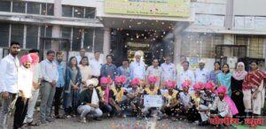 हॉलीबॉल खेळाडूंच्या कामगिरीबद्दल माधवराव पाटील कॉलेज ऑफ फार्मसीच्या वतीने सत्कार