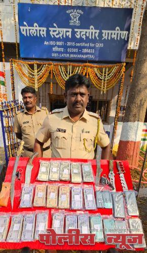 जिल्ह्यात भारी ठरत आहेत पो.नि. पुजारी !! गाजतेय त्यांच्या डी.बी.ची कामगिरी लयभारी !!