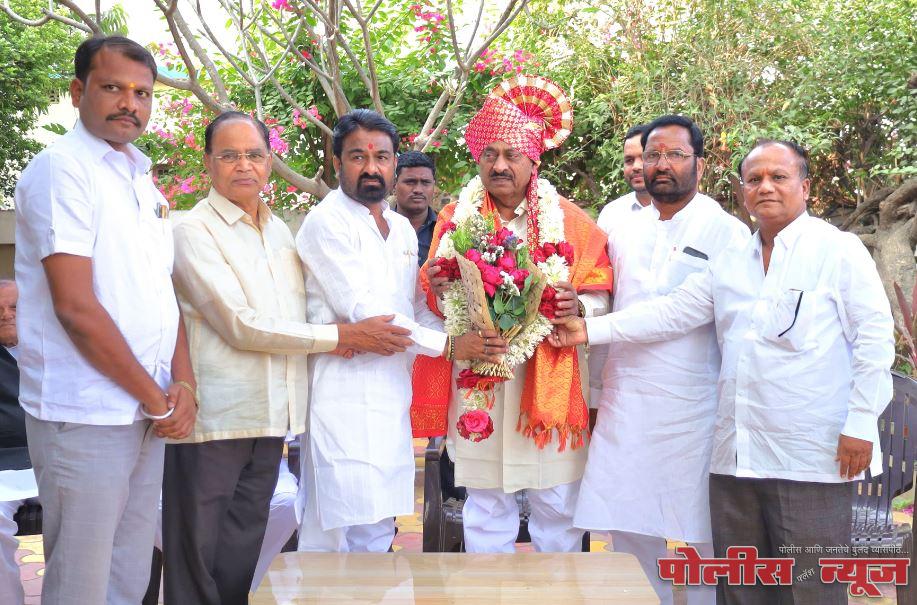 सोयाबीन हमीभाव फरक देण्यासाठी सहकार मंत्र्यांना साकडे राज्य बाजार समिती संघाचे उपसभापती सोमवंशी यांनी केला ना. बाबासाहेब पाटील यांचा सत्कार