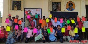 राष्ट्रीय उत्पादकता दिनानिमित्त श्री पांडूरंग विद्यालयात कागदी पिशवी निर्मिती उपक्रम