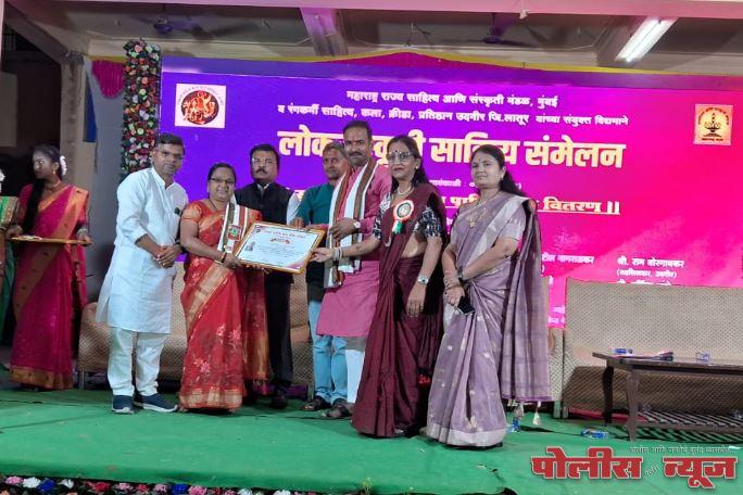 आशा काळे(बडगे) राज्यस्तरीय रंगकर्मी साहित्य कला क्रिडा पुरस्काराने सन्मानित