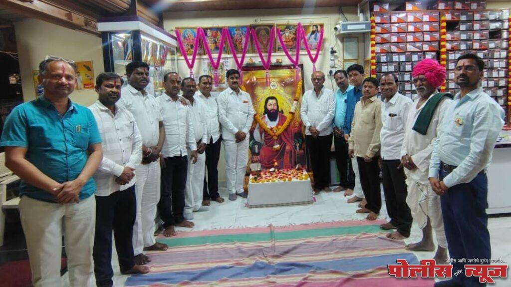 राष्ट्रीय चर्मकार महासंघाच्या वतीने संत शिरोमणी गुरु रविदास महाराज यांची जयंती साजरी