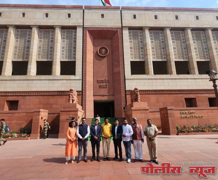 शिरूर अनंतपाळच्या युवकांचा लोकसभा, राज्यसभा अभ्यास दौरा