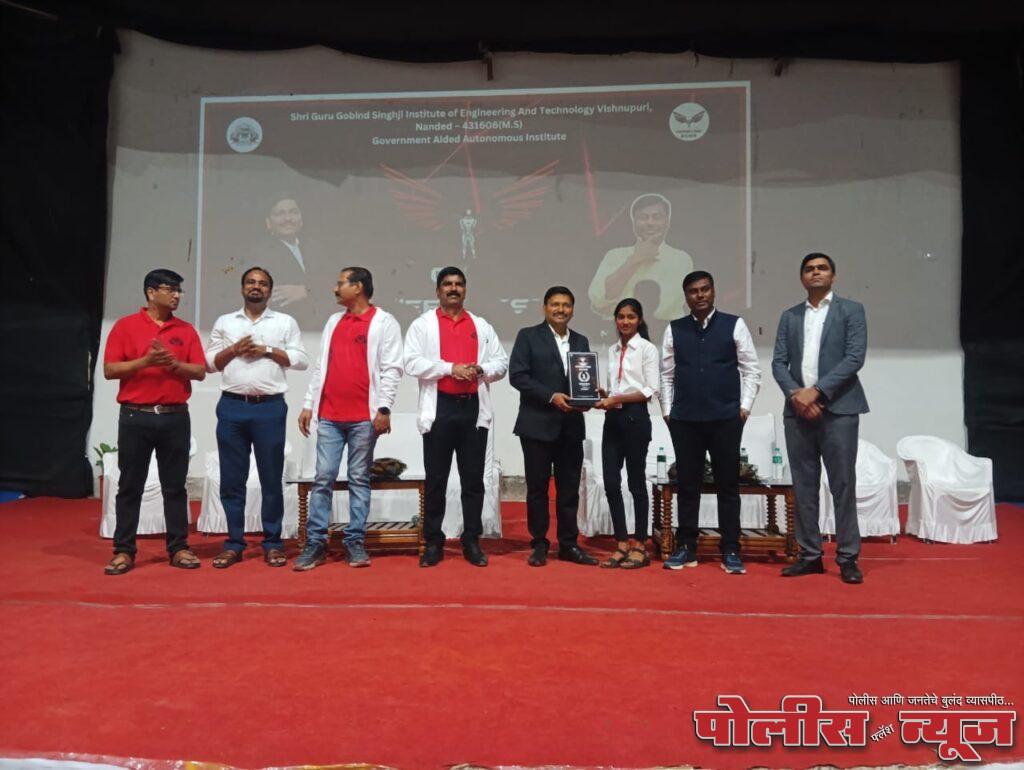 नारायणा कॉलेज ऑफ फॅशन डिझायन, ची पांढरे चंचल प्रताप, प्रथम