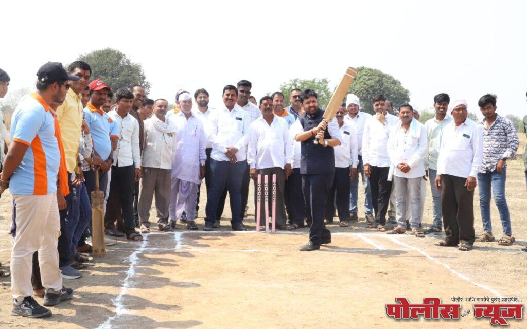 ग्रामीण भागातील खेळाडुंनी देशपातळीवर आपला नावलौकिक वाढवावा : आ.संजय बनसोडे