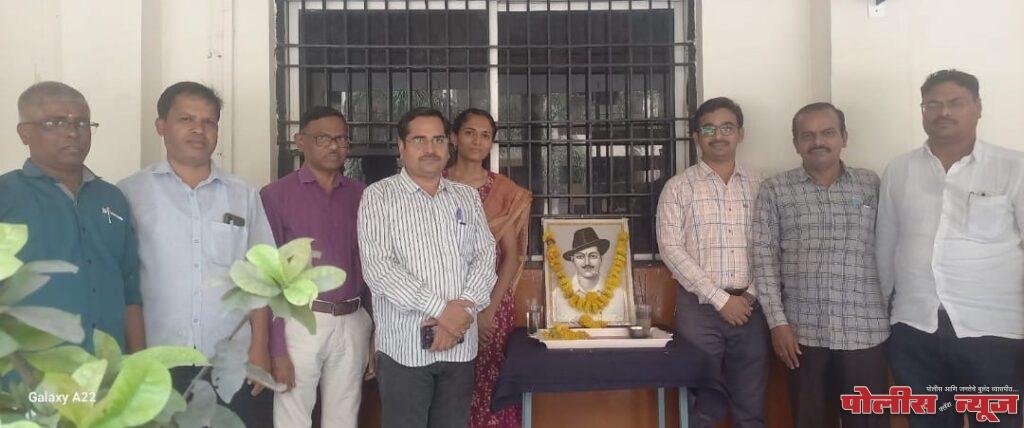 छत्रपती शिवाजीराजे महाविद्यालयात शहीद दिनानिमित्त हुतात्यांनाअभिवादन