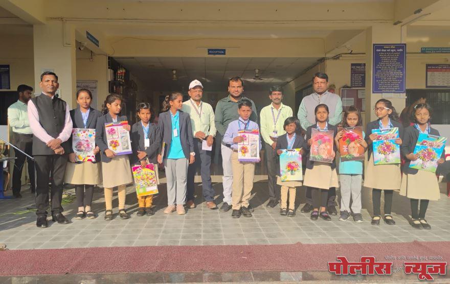 पोस्ते पोदार स्कूल येथे रंगकर्मीच्या स्पर्धेचे पारितोषिक वितरण