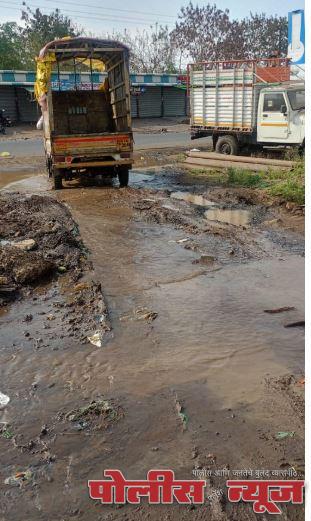 अहमदपूर न प प्रशासनाचे दुर्लक्ष… कराड नगरात नळ कनेक्शन फुटून हजारो लिटर पाणी रस्त्यावर!