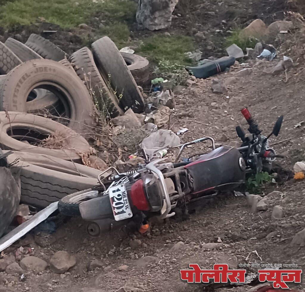 चार चाकीची दुचाकीला जोराची धडक ; एक जण जागीच ठार