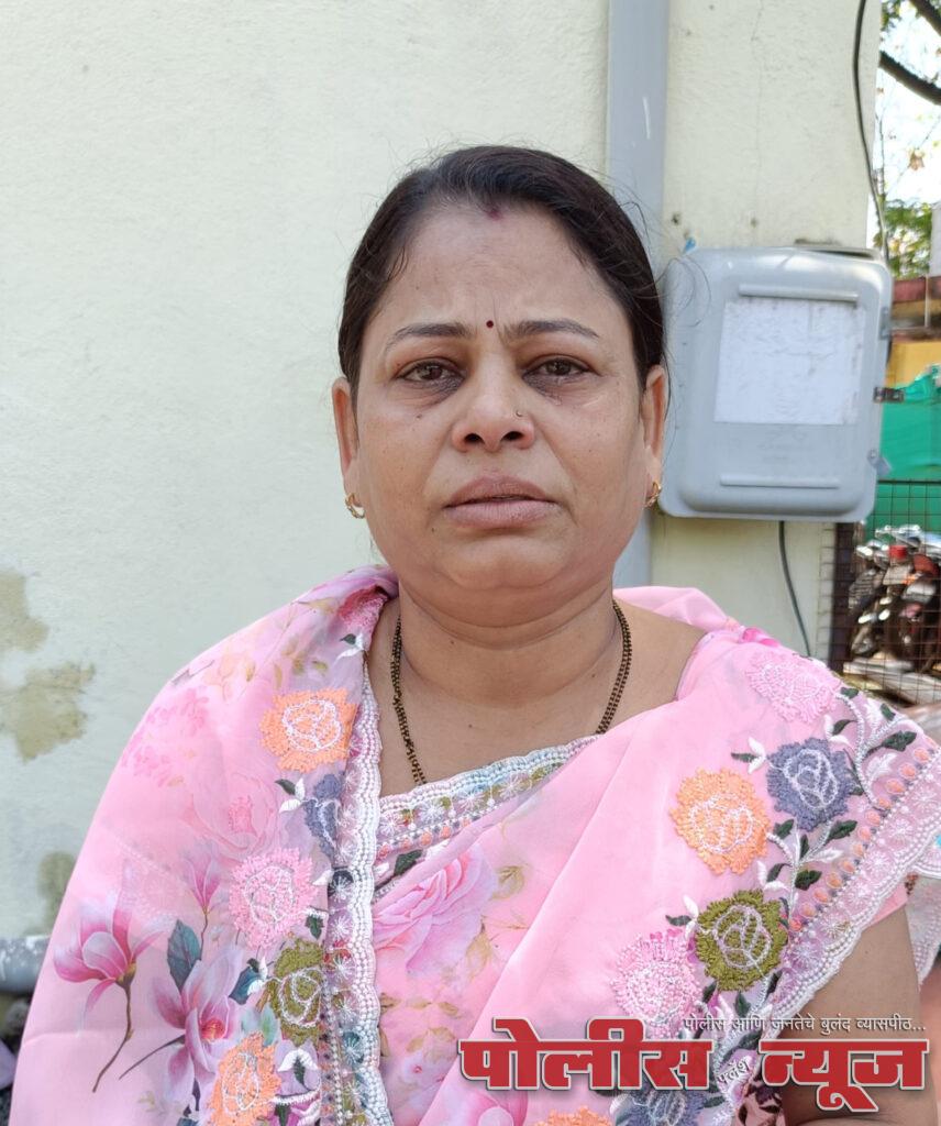 कनिष्ठ लिपिक पदाच्या प्रस्तावासाठी मुख्याध्यापिकेच्या गळ्याला लावला चाकू, निलंगा येथील शिवाजी विद्यालयातील प्रकार, कार्यालयाची तोडफोड