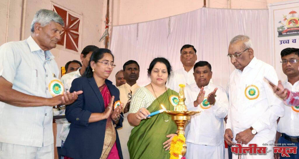 ग्रंथामध्ये ज्ञानाचे झरे, ज्ञानी बनण्यासाठी ग्रंथालयात जायला हवे-डॉ. जनार्धन वाघमारे