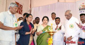 ग्रंथामध्ये ज्ञानाचे झरे, ज्ञानी बनण्यासाठी ग्रंथालयात जायला हवे-डॉ. जनार्धन वाघमारे