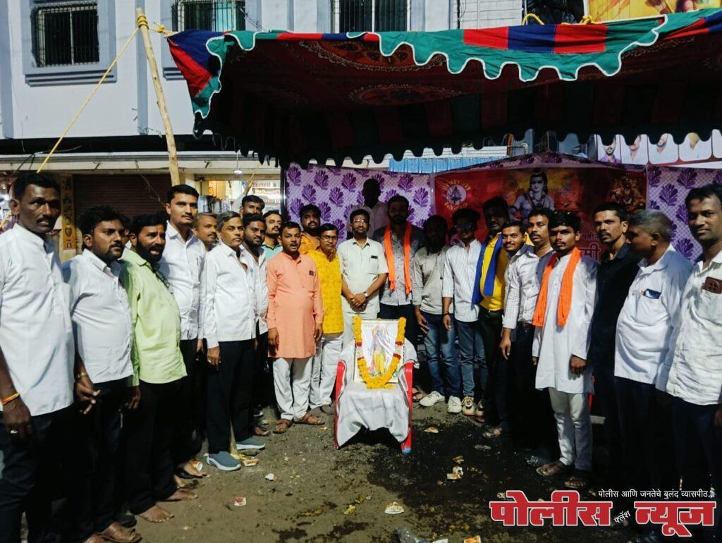 श्रीराम जन्मोत्सव सोहळ्याच्या मिरवणुकीत संभाजी ब्रिगेड कडून फळे आणि पाणी वाटप