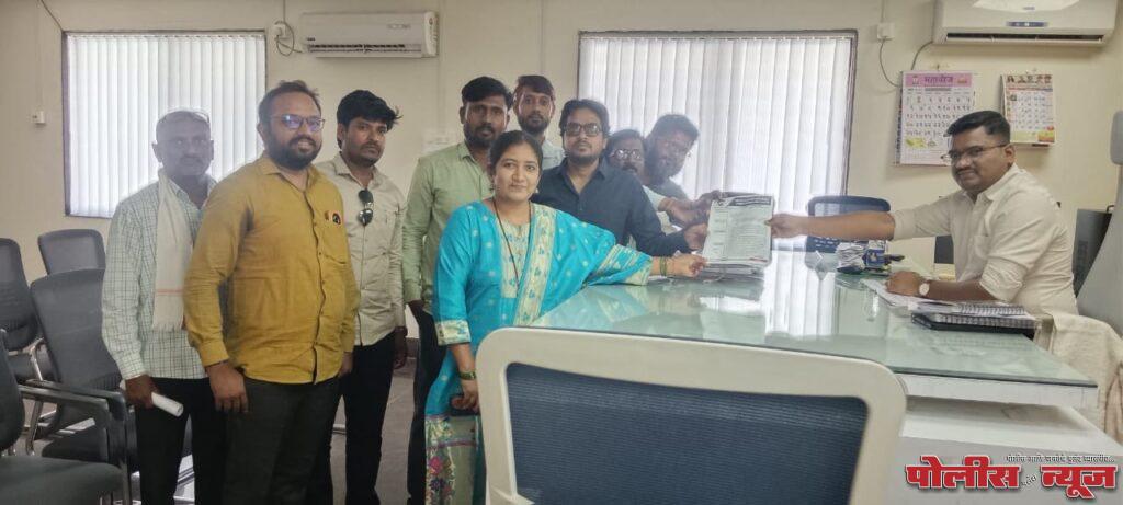 प्रहार पक्षाच्यावतीने शेतकऱ्यांच्या कर्जमाफी साठी स्थानिक आमदार निवासस्थाना समोर रात्री बारा वाजता टेंबा (मशाल) आंदोलन करणार