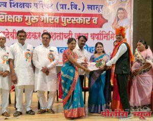 पोतणे तुळशीदास यांना जिल्हास्तरीय आदर्श शिक्षक पुरस्कार