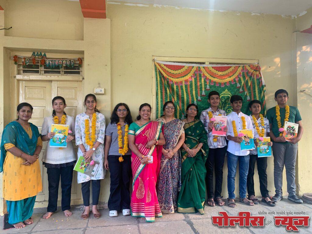 निस्वार्थ सेवाभावी संस्थेमार्फत गुणवंत विद्यार्थ्यांचा सत्कार