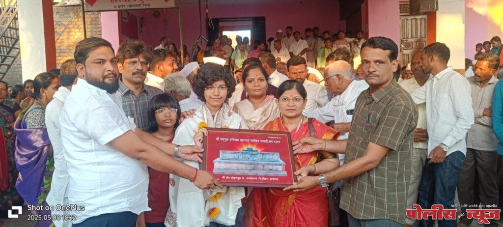 श्रीजा पाटील हिचा होळसमुद्र येथे सत्कार