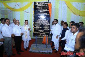औसा शहरातील वाहतुकीसाठी महत्वाच्या असलेल्या 2 रस्त्यांचे आणि 9 सार्वजनिक स्वच्छतागृहांचे लोकार्पण.