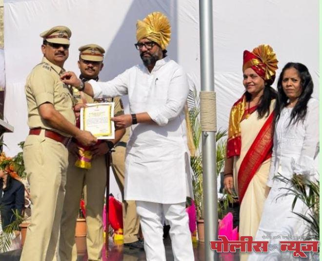 उपविभागीय पोलिस अधिकारी मनीष कल्याणकर यांना पोलीस महासंचालक पदक पालकमंत्र्याचे हस्ते प्रधान