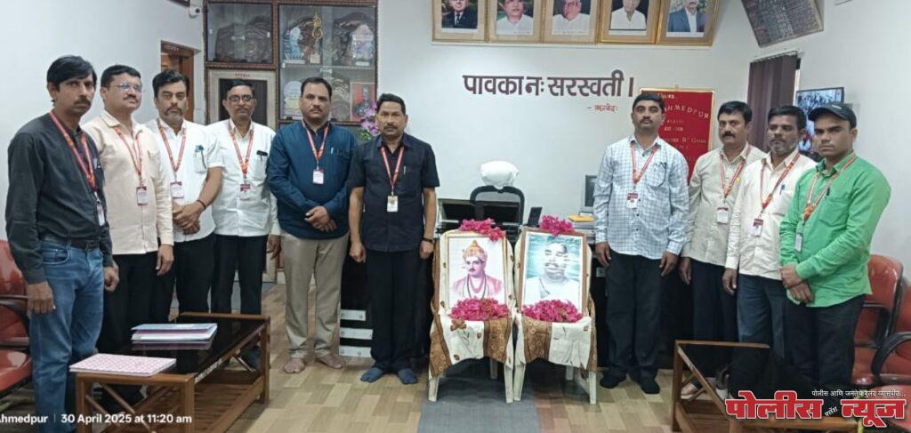 'हाका वर्तमानाच्या' या दिगंबर शिंदे हरबळकर लिखित ग्रंथाचे अहमदपूरच्या महात्मा फुले महाविद्यालयात प्रकाशन