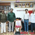 महात्मा फुले महाविद्यालय छत्रपती संभाजी महाराज यांना अभिवादन