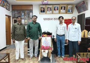 महात्मा फुले महाविद्यालय छत्रपती संभाजी महाराज यांना अभिवादन