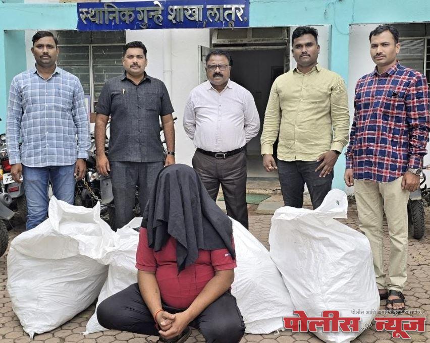 लातूर शहरात घरात लपून विक्री होत होता प्रतिबंधित गुटखा !! एक लाख आठ हजाराचा माल पकडून एलसीबीने दिला चांगला झटका !!