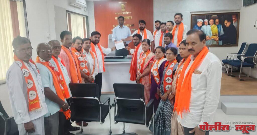 शिवसेनेच्या वतीने ही पुतळा विडंबनाचा निषेध
