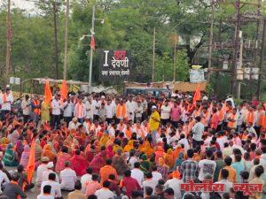 कोनाळी येथे छत्रपती शिवाजी महाराज यांच्या पुतळ्याची विटंबनेच्या निषेरधार्थ भव्य मोर्चा व रास्ता रोको आंदोलन पार पडला