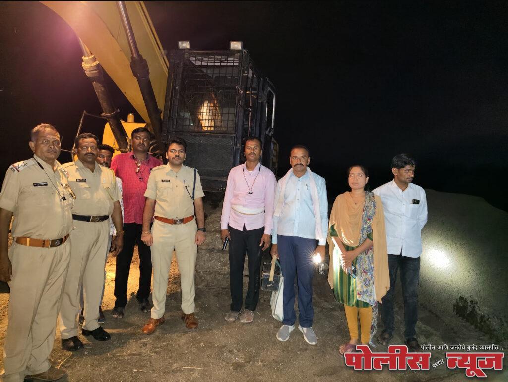 वाळू धक्यावर धाड टाकून ६० लाख ८० हजार रुपयांचा मुद्देमाल जप्त. सहाय्यक पोलीस अधिक्षक बी.चंद्रकांत रेड्डी यांची कारवाई.