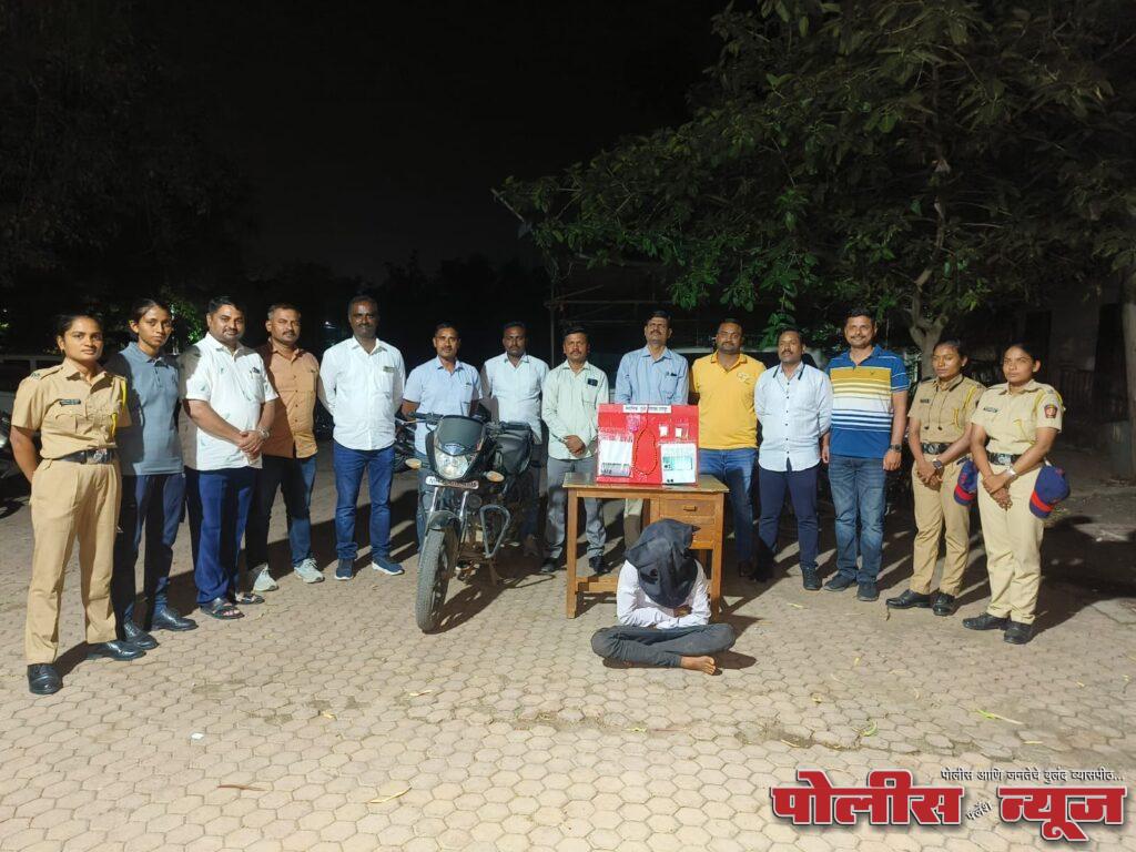 घरफोडीच्या गुन्ह्यातील आरोपीना 1 लाख 42 हजार रुपयाच्या मुद्देमालासह अटक.