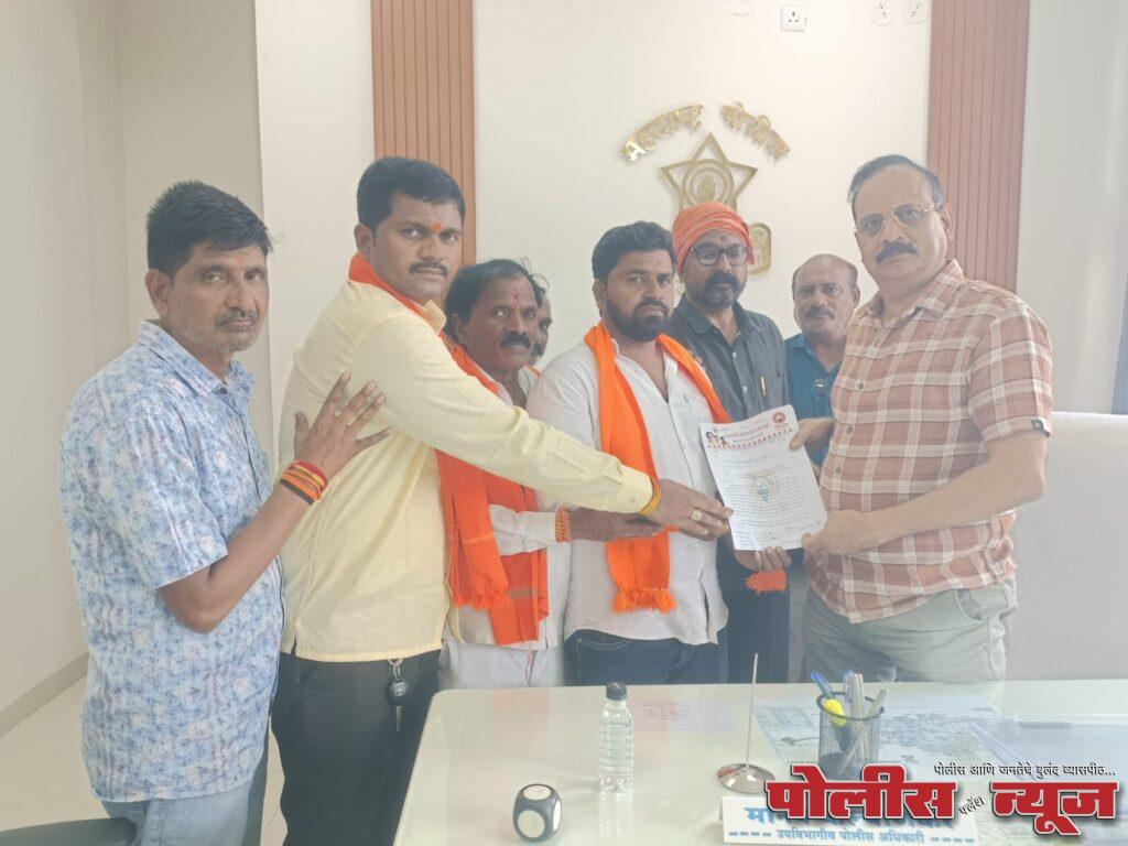 उड्डाण पुलावरील खड्डे तसेच महापुरुषांच्या चौकातील खड्डे बुजवा, अन्यथा आंदोलन - बालाजी सोनाळे