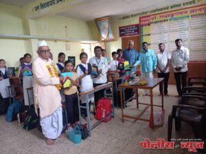 साने गुरुजींच्या पुण्यतिथीनिमित्तविद्यार्थ्यांना शैक्षणिक साहित्याचे वाटप.